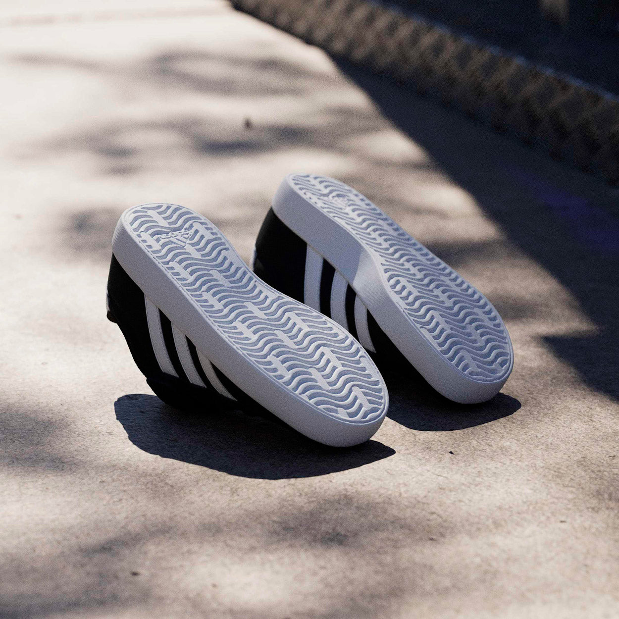 VL Court 3.0 Velcro Sneakers