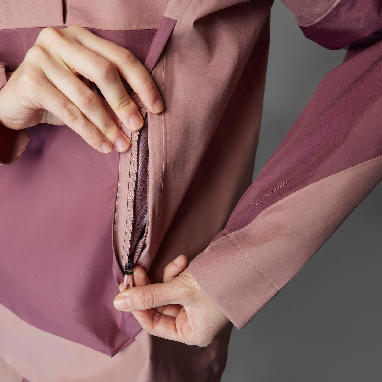 Terrex Xploric 2.5L Climaproof Anorak