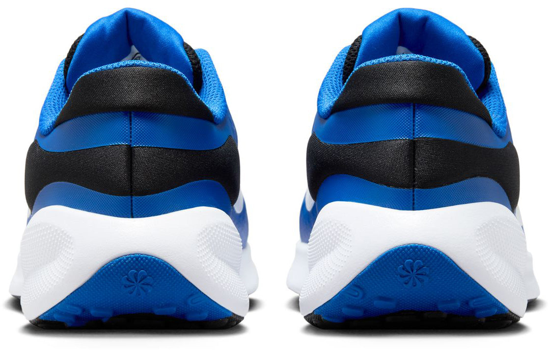 Revolution 7 sneakers