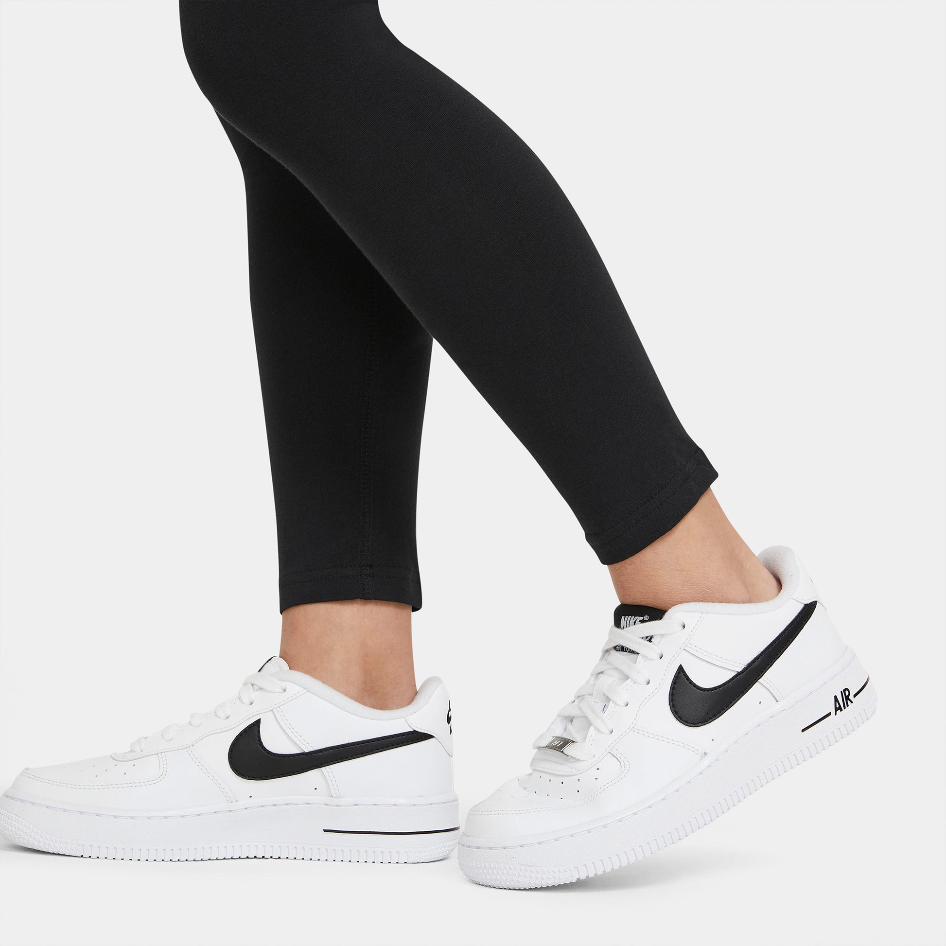 Sportswear favorites leggings