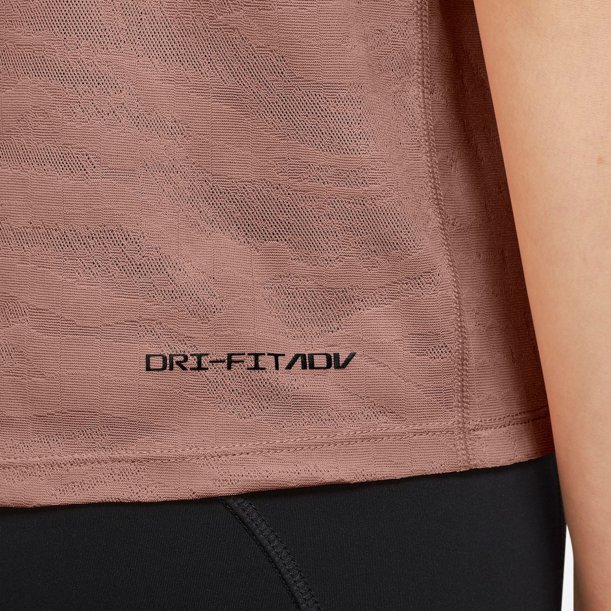 Dri-FIT ADV Run Division Engineered løbe T-shirt