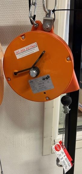 27) Carl Stahl Retractor Balansblock WLL: 6-8 Kg Visningsex. NU: 1100:-
