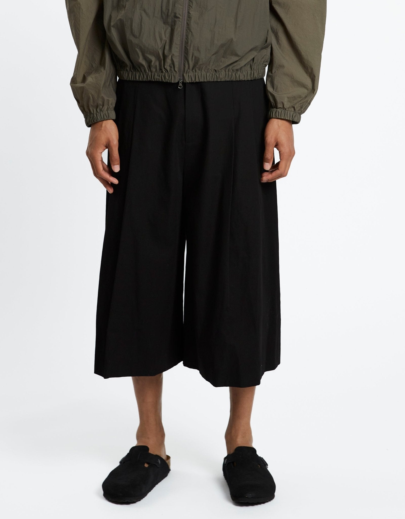 Amomento Wide Bermuda Pants | Rezet Store