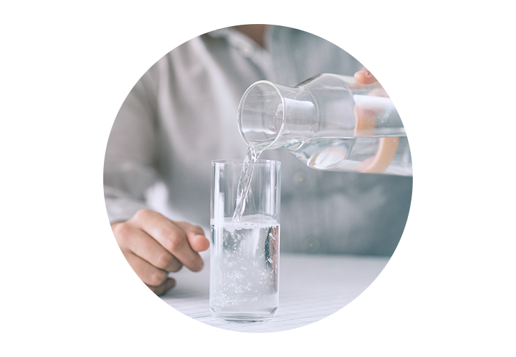 Hæld et glas vand