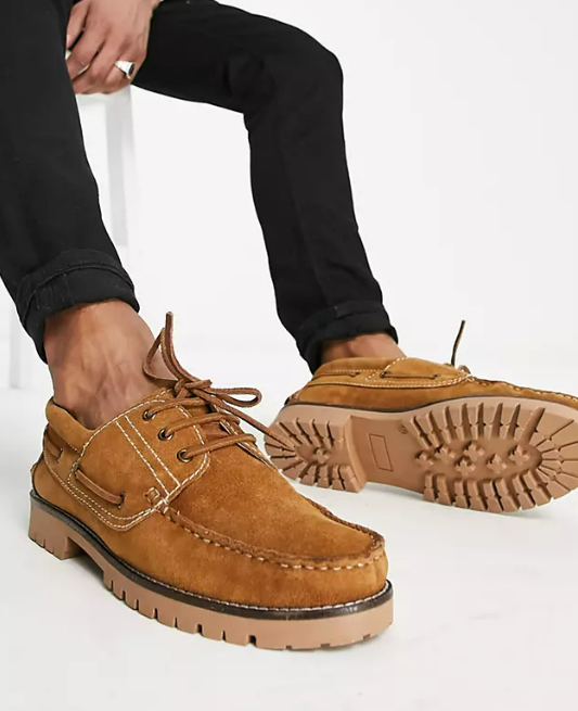 Schuh Raj boat shoes in tan suede