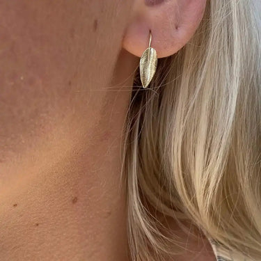 Ørebøjle blad - 8 kt. Guld fra Scrouples Jewellery