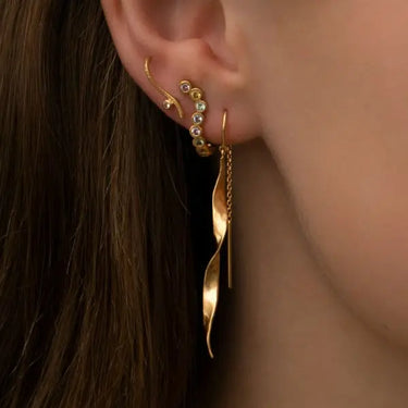Long Twisted Hammered Ørebøjle - Forgyldt fra Stine A Jewelry