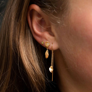 Petit Ile De L'Amour Double Chain Ørebøjle - Forgyldt fra Stine A Jewelry