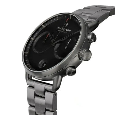 Pioneer // 42mm // Gun Metal // Gun Metal 3-Link // Black Di fra Nordgreen