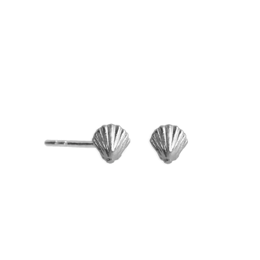 Petite Shell ørestik - Sølv fra Lush Lush Jewelry