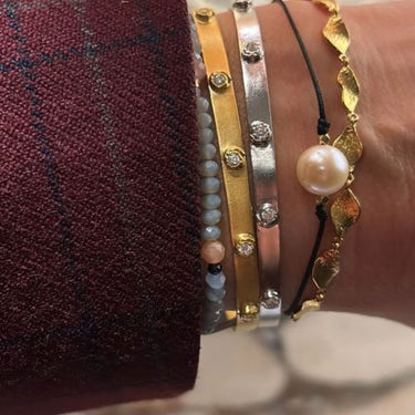 Petit Pearl Berrie Armbånd black ribbon - Forgyldt