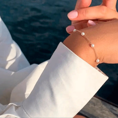 Moonlight armbånd m. kulturperle - 8 kt. fra Mads Z White Label Guld
