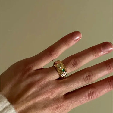 Sølv forg. ring &quot;Shell&quot; m. grøn zirk. fra Mads Z Studio Z