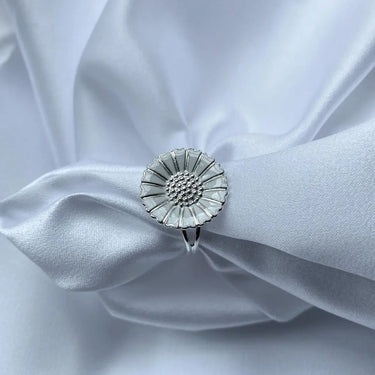 Marguerit  RING SØLV/HVID 18 MM. fra Lund Copenhagen