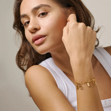 Medium Charm Armbånd  - Forgyldt