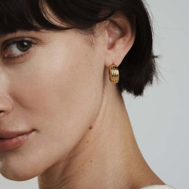 Edge Ribbed Small Gold Hoops - Forgyldt Stål