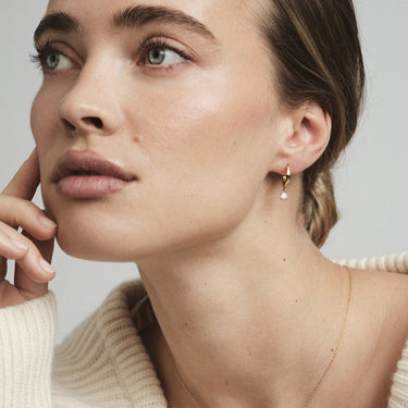 Jolie White Hoops - Forgyldt Stål