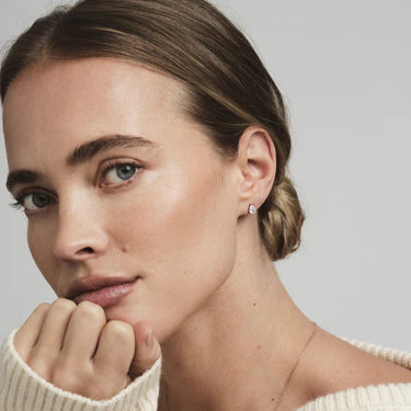 Belle White Ørestikker Medium - Stål