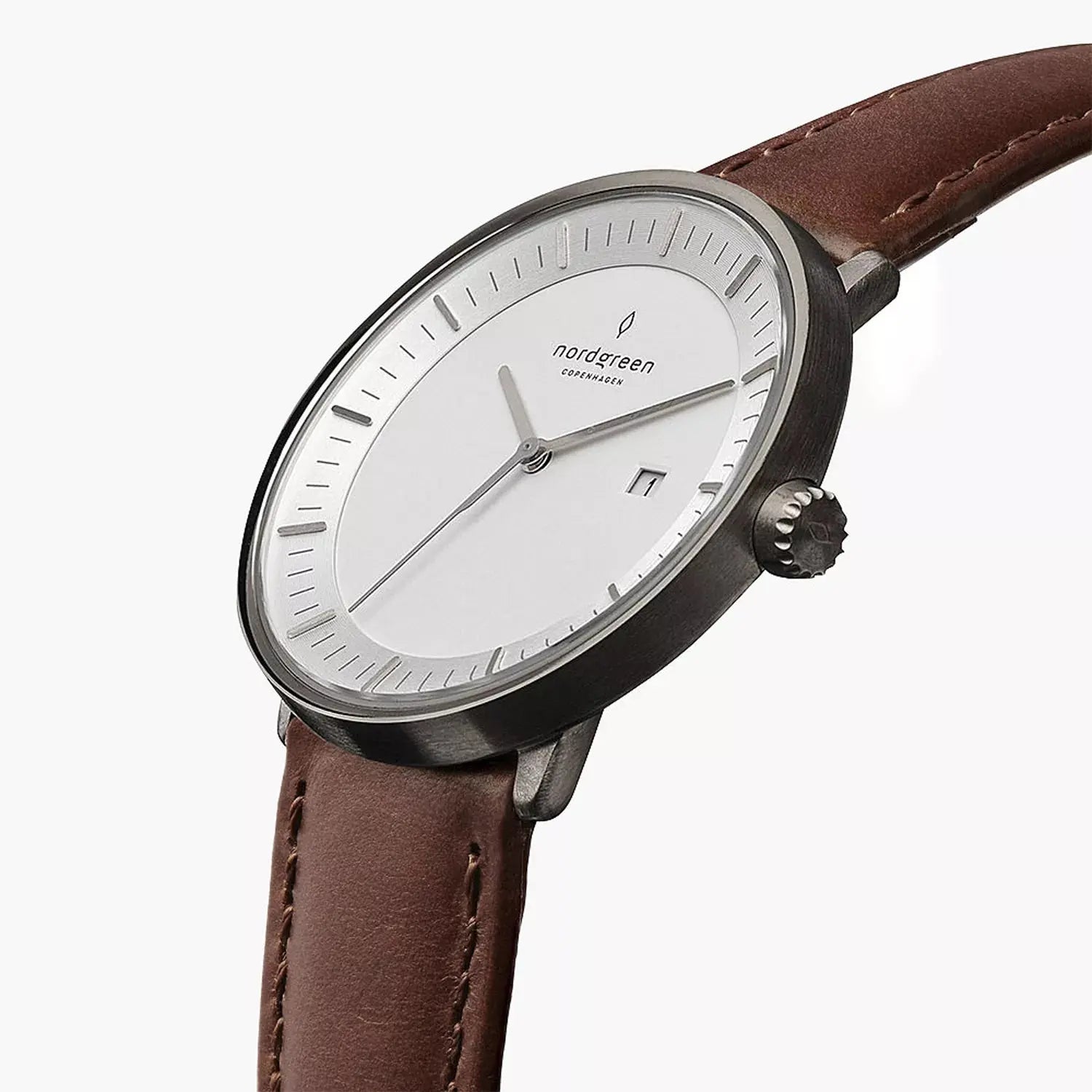 Philosopher // 36mm // Gun Metal // Leather // Brown // Whit fra Nordgreen