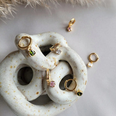 Olive darling huggie - Forgyldt fra Lush Lush Jewelry