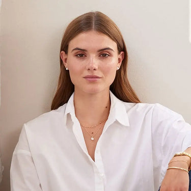 Swan Pearl ørestikker - 8 kt. Guld fra Gold Essentials by Plaza