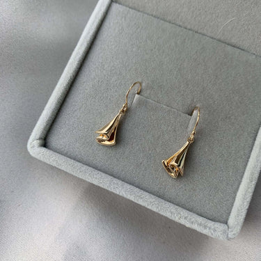 Trumpet øreringe - 8 kt. Guld fra Gold Essentials by Plaza