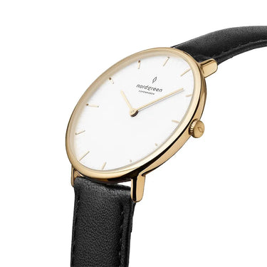 NativeR // 32mm // Gold // Black Leather // White Dial fra Nordgreen