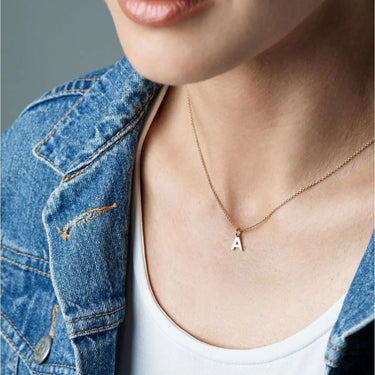 Bogstavvedhæng K m. 1 x 0,005 ct. W/SI 6,5 mm. - 14 kt. Guld fra Nuran