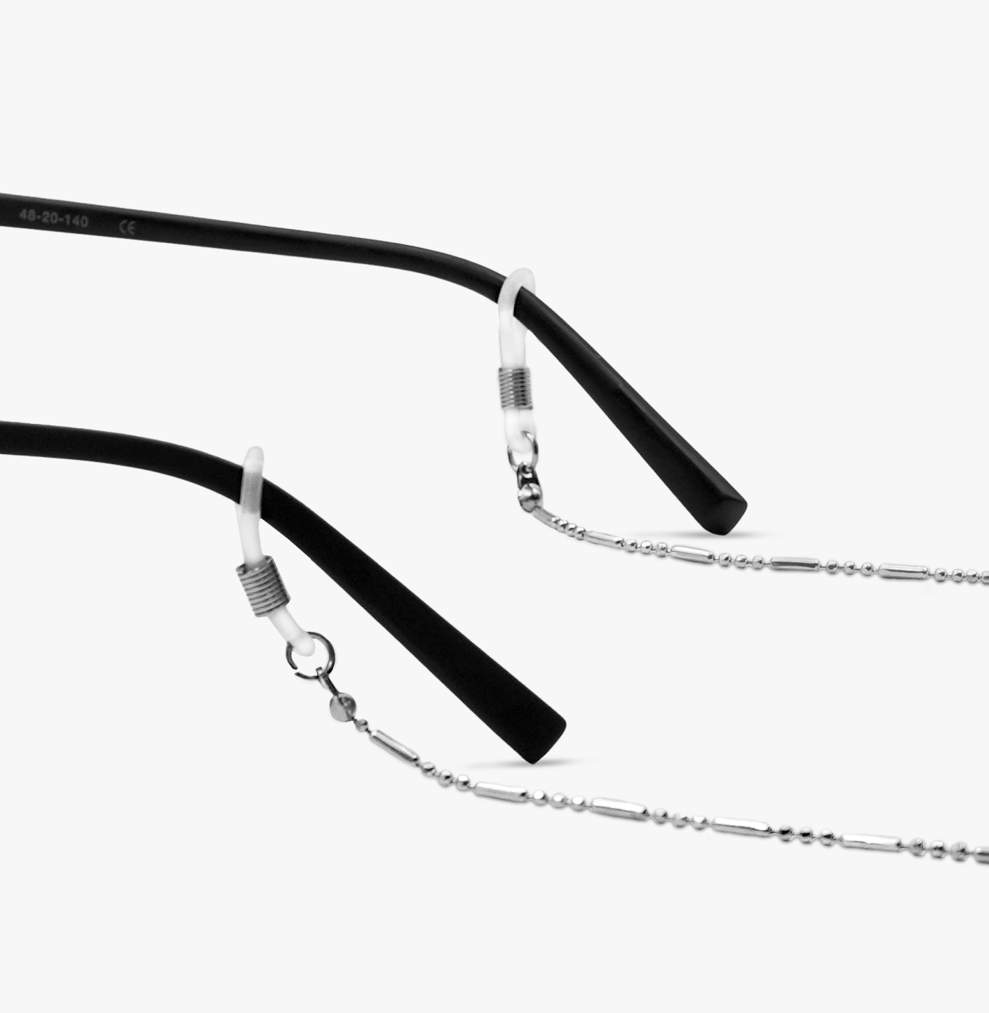 The cord-accessories ensure you always locate your glasses with timeless design, secure rubber loops, and universal usability.