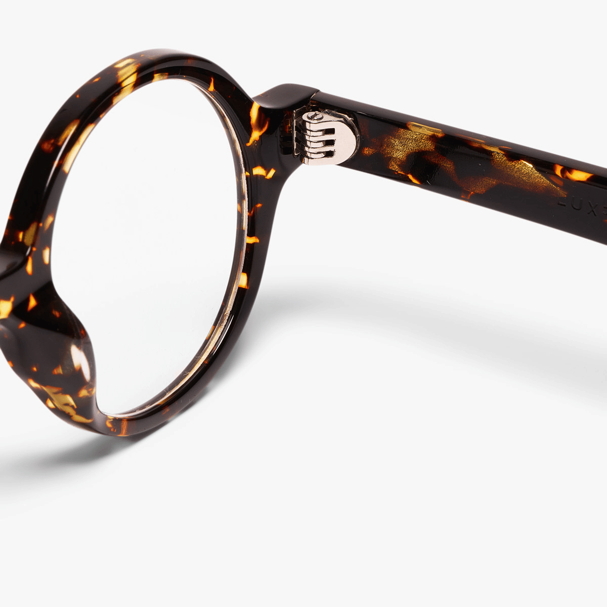Luxreaders stylish Women's Tórshavn Dark Turtle Reading glasses. Made from Bio-acetate in a Round shape.