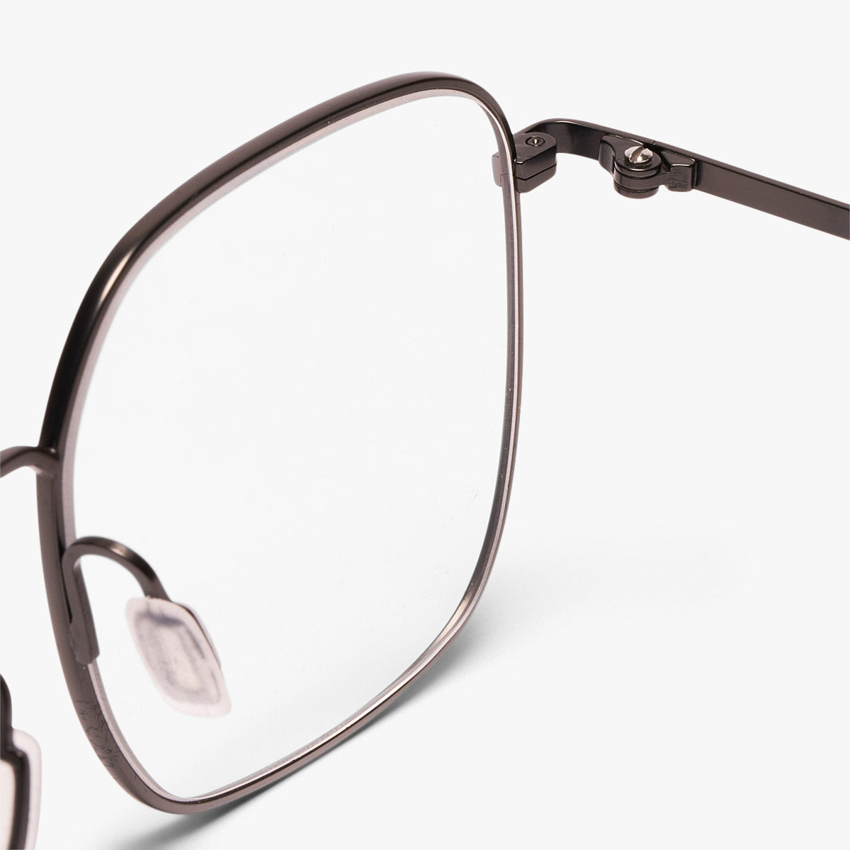 Luxreaders stylish Women's Båstad Gun Reading glasses. Made from Titanium in a Round shape.