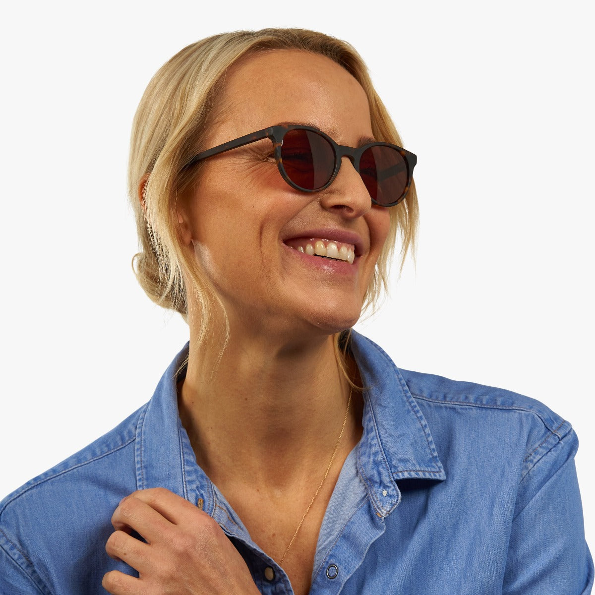Luxreaders stylish Women's Örebro Dark Turtle Sunglasses. Made from Acetate in a Iconic shape.