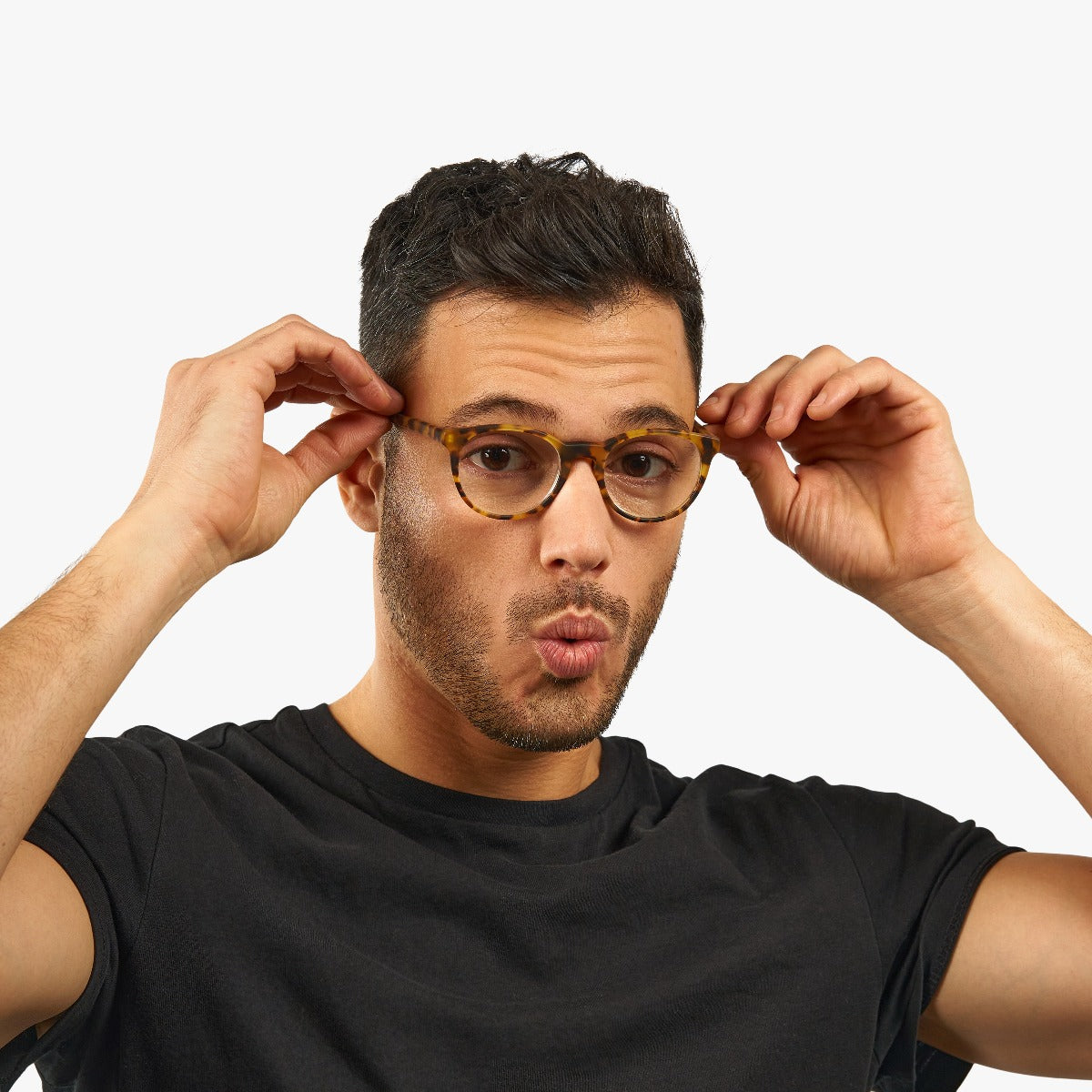 Luxreaders stylish Men's Örebro Light Turtle Reading glasses. Made from Acetate in a Iconic shape.