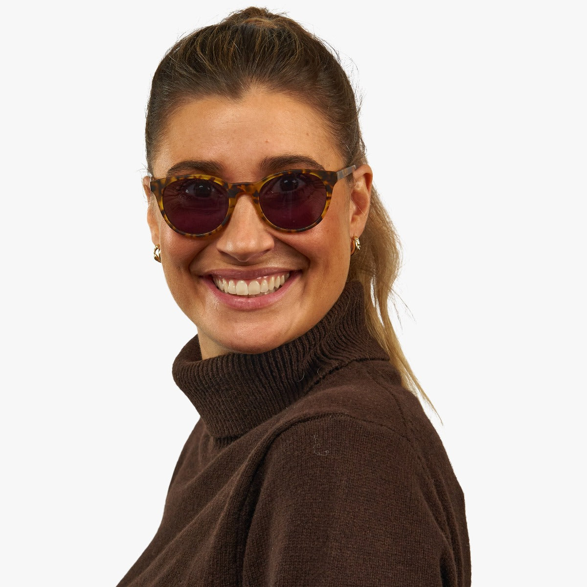 Luxreaders stylish Women's Örebro Light Turtle Sunglasses. Made from Acetate in a Iconic shape.