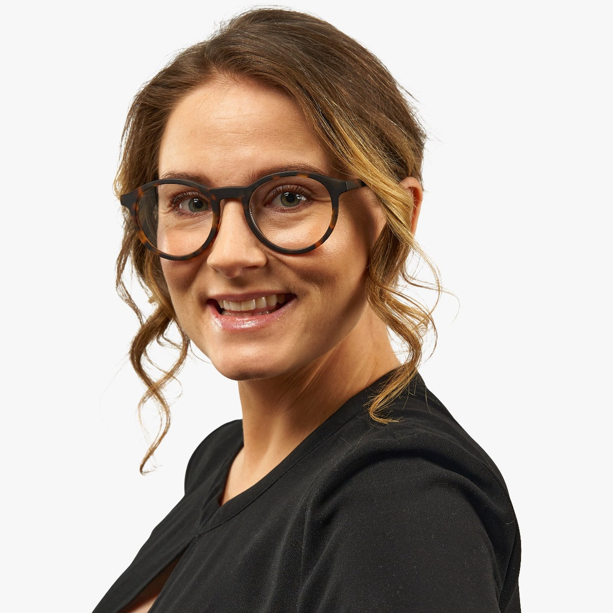 Luxreaders stylish Women's Løkken Dark Turtle Blue light glasses. Made from Acetate in a Round shape.