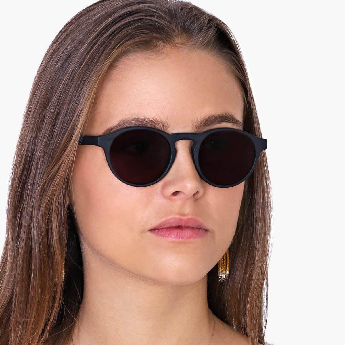 Luxreaders stylish Women's Trondheim Black Sunglasses. Made from Acetate in a Round shape.