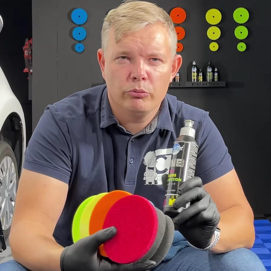 Håndpolering af bil